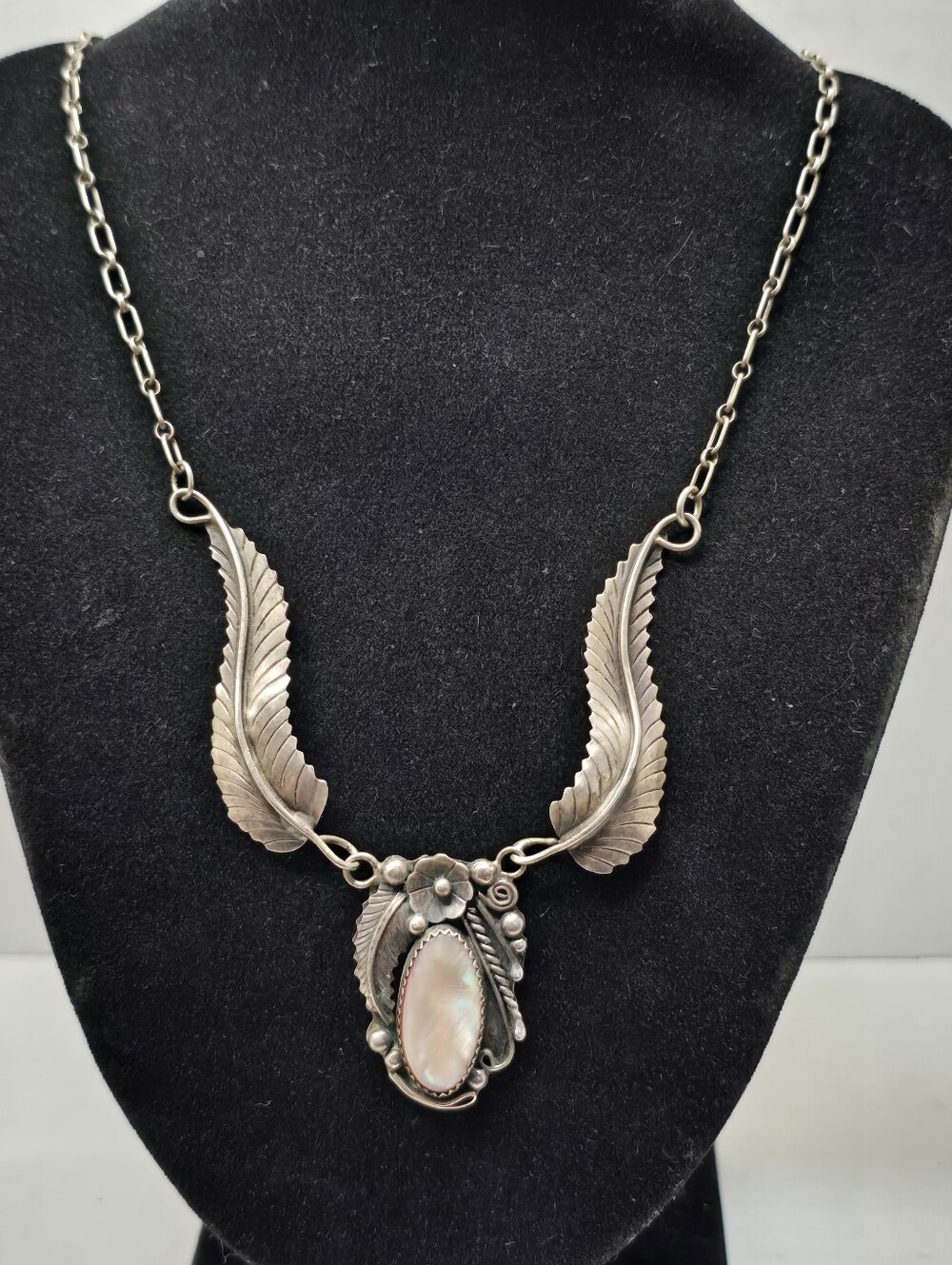 Vtg Native American Signed 'Garrison Boyd' Sterling & MOP Pendant Necklace 19.5"
